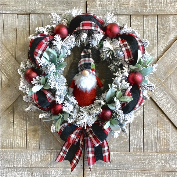 Handmade Holiday Gnome Wreath. - Picture 3 of 3